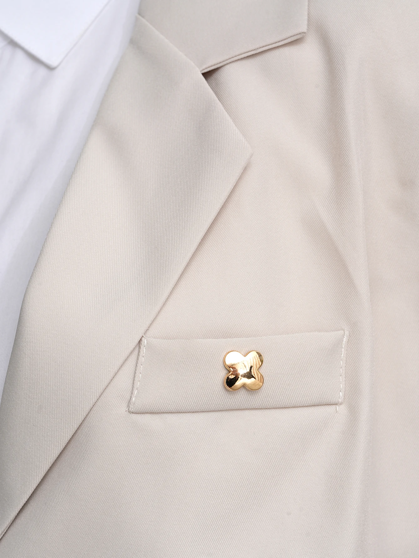 8PCS Luxury Four-leaf Clover Metal Pin Buckle No-sew Anti-light Chest Pin Buckle Shirt Collar Fixed Decorative Buckle