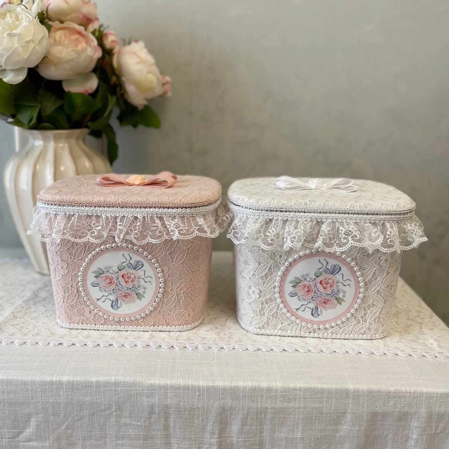 Korean lace with lid storage box French retro handmade embroidered pearl cosmetics storage box desktop storage box