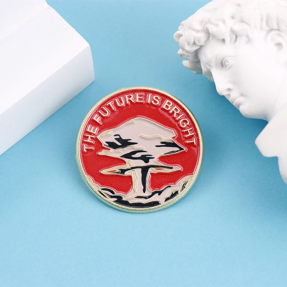 

Забавные эмалевые металлические значки-броши с мультяшными буквами «Будущее ярко» для рюкзаков, оптовая продажа, ювелирные изделия, подарок для друзей