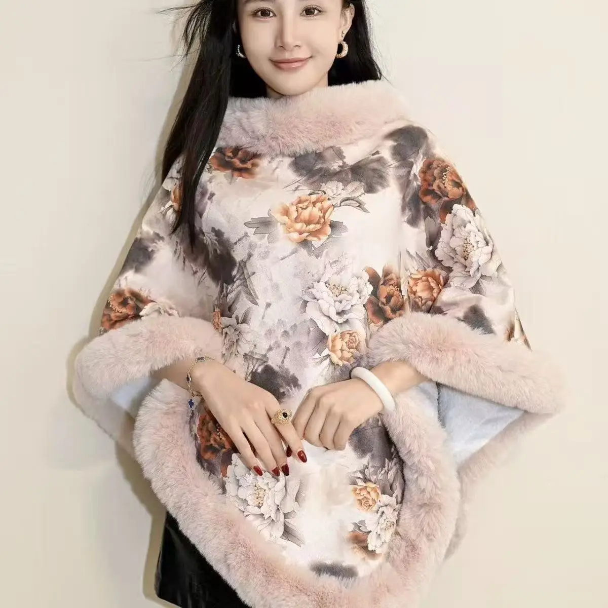 New Chinese Style Women's Cloak Autumn Winter Thicke Velvet Shawl National Wedding Outer Wear Festive New Year Event Short Cape