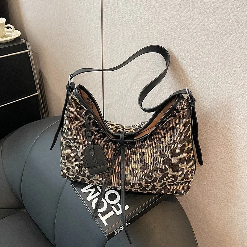 PU Hasp 2024 High Quality Crossbody Bag Leopard Print Trendy Fashion Handbag Soft Versatile Simple Western Style Shoulder Bag