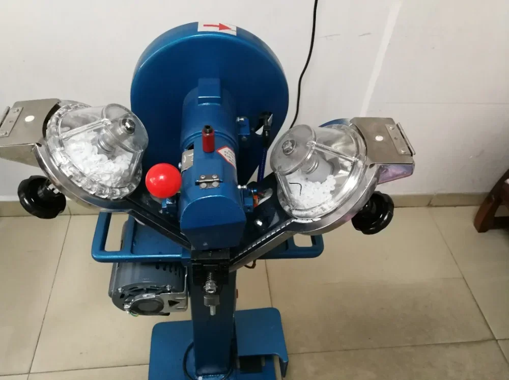 الملابس معطف واق من المطر حقيبة جلدية البلاستيك المفاجئة زر ثقب غرزة ربط آلة الصناعية العيينة زر ثقب ماكينة خياطة