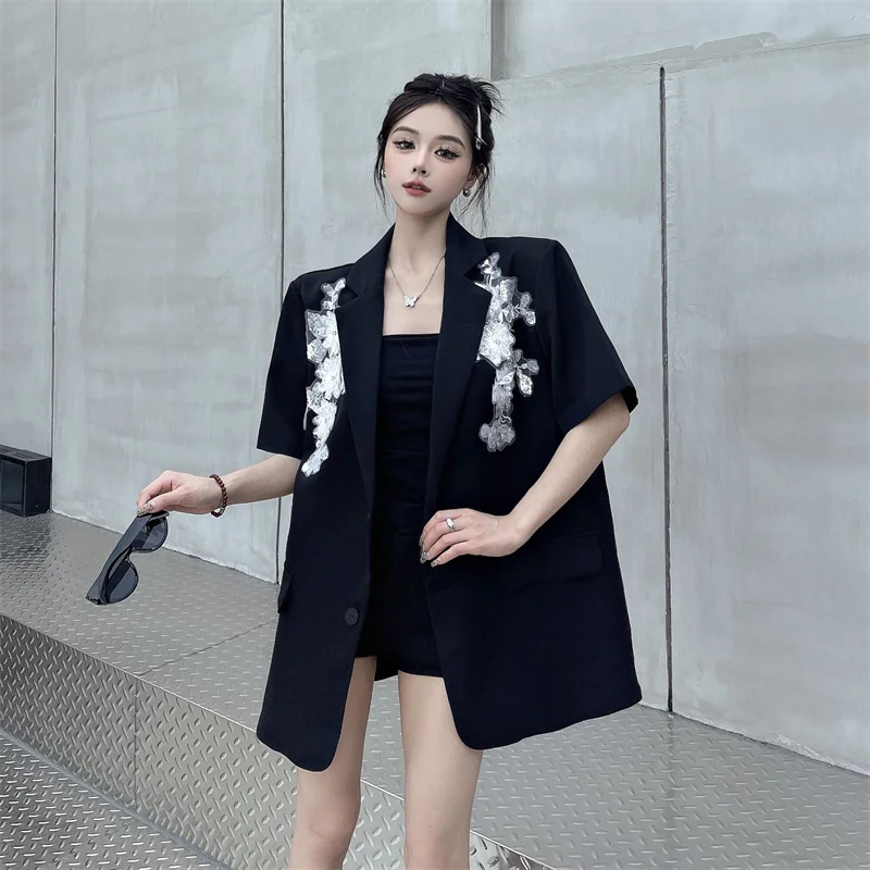 سترات غير رسمية فضفاضة أنيقة لعام 2025 للنساء معطف بأكمام قصيرة ومزاجية معطف نسائي جديد مطرز بالترتر ملابس علوية غير رسمية