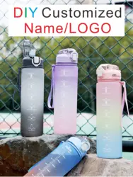 Botella de plástico con pajita para exteriores, recipiente con logotipo y nombre, gran capacidad, impresión personalizada, diseño de patrón, fácil de llevar, bebida deportiva de verano, 1L