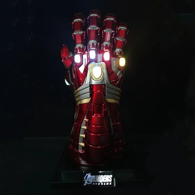 Guantes de batalla Final Iron Man Nano Infinity, luz LED, modelo de brazo de Metal portátil, disfraz de Cosplay, accesorios para espectáculo en escenario de Anime, 1/1