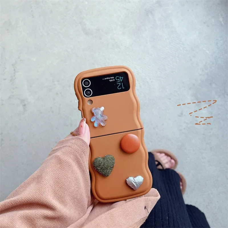 เคสโทรศัพท์ขนาดเล็กหมีสีน้ำตาลสำหรับ Samsung Galaxy Z flip 6 5 4 3ฝาหลังป้องกันสำหรับ ZFlip4 ZFlip5 ZFlip6เคสผิวนอก