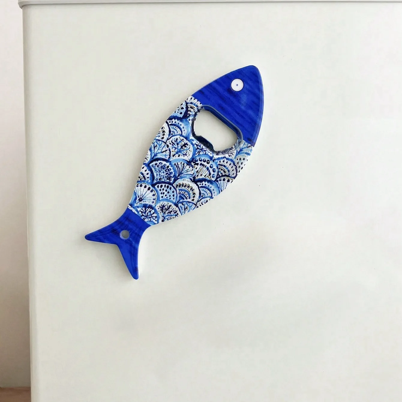 1 قطعة مغناطيس الثلاجة الاكريليك على شكل سمكة مع نمط العين الزرقاء ورقائق الذهب تنقش الملمس ثنائي الغرض فتاحة الزجاجات #6