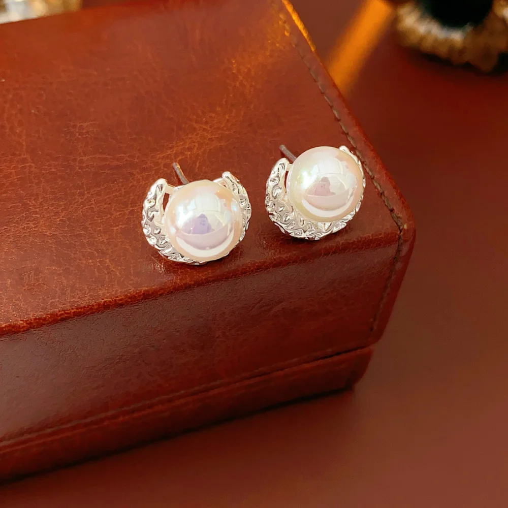 أقراط اللؤلؤ العصرية أقراط نسائية أنيقة على شكل قمر إكسسوارات مجوهرات فاخرة خفيفة أقراط مزاجية هدايا