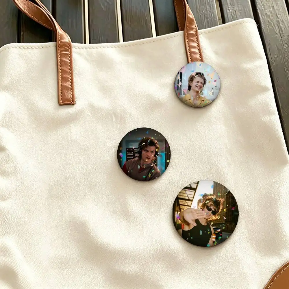 F-Famous Actor Joe Keery  25mm 32mm 44mm 58mm 75mm Brooches Badges Pins for Accessories Gift