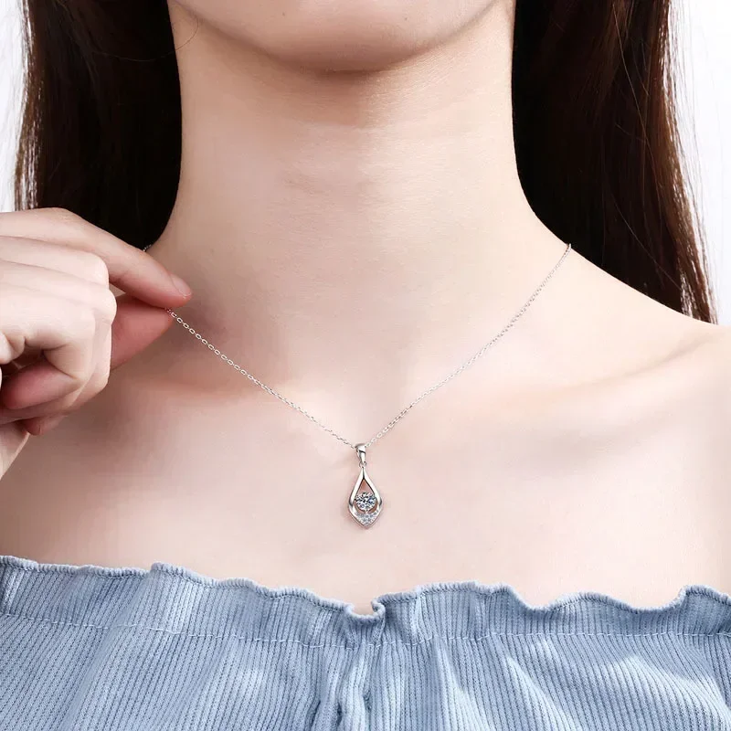 

Exquisite Store PT950 Platinum Waterdrop Necklace Women Sparkling Round Cut 0.5ct Moissanite Pendant Chain Jewelry Wedding Gifts
