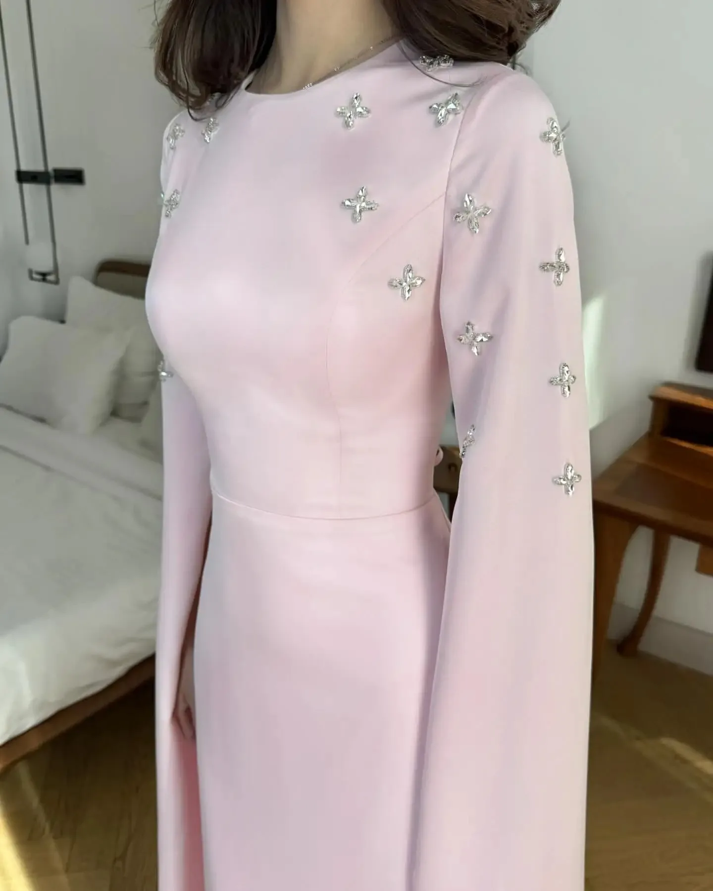 Indie maßgeschneiderte Ballkleider mit O-Ausschnitt für Damen, plissiert, bodenlanges Abendkleid, rosa Partykleider, A-Linie, Perlen, Cocktailkleider