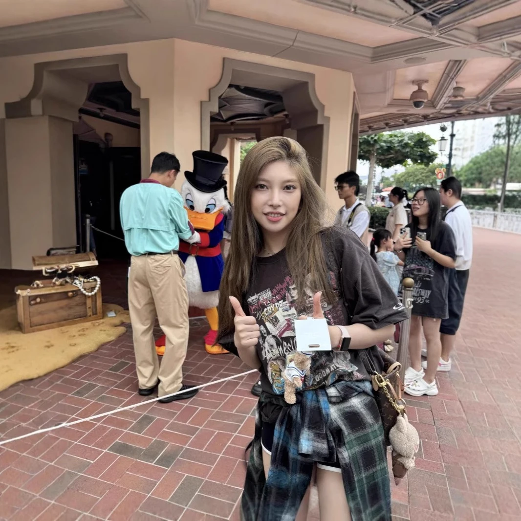 

GRAILZ 25SS American Vintage Poster Print Crew Neck Casual Short Sleeve T-Shirt for Men and Women