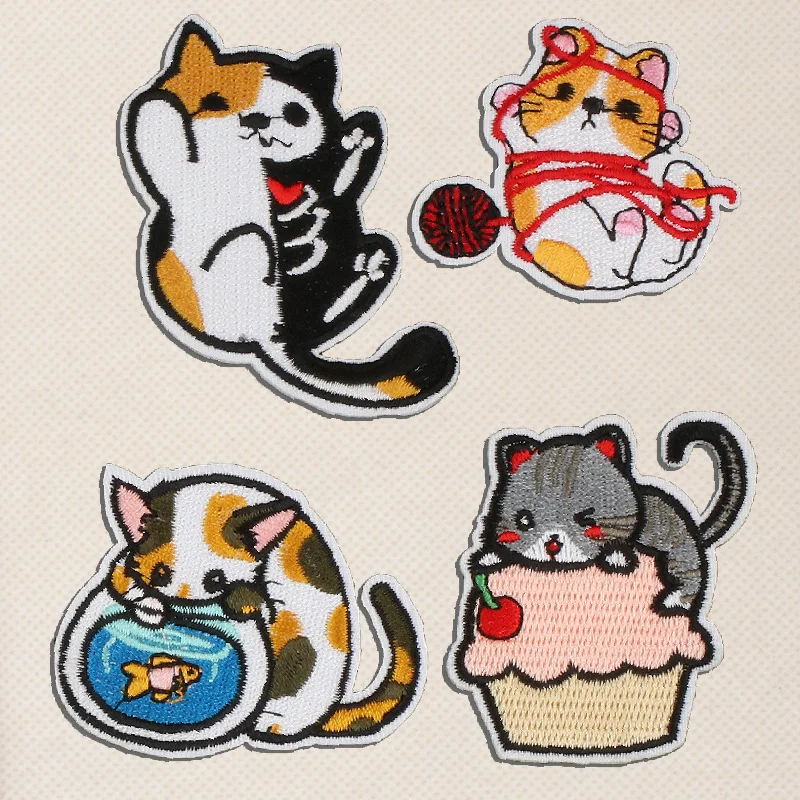 Pet Cartoon Cat and Dog Patch Embroidery Stickers Cute Cats Fusible Embroidery Patch Clothes Hats Shoes Iron-on Patches Stickers