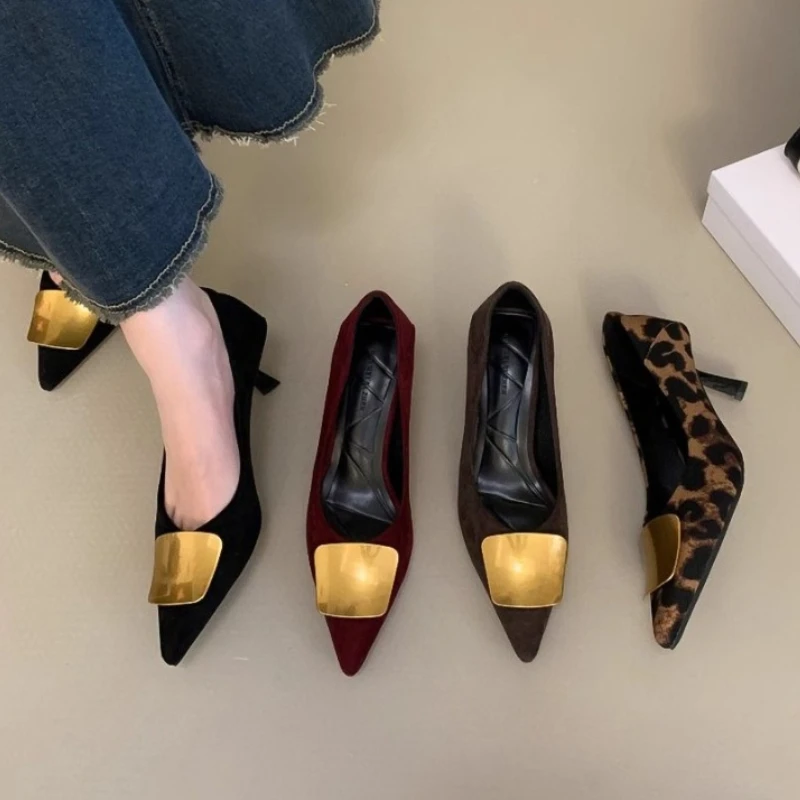 

2026 Spring Metal Decoration Women Pumps Shoes Ladies Leopard Print Slip On Leather Shoes Eelgant Pointed Toe Party Dress Shoes