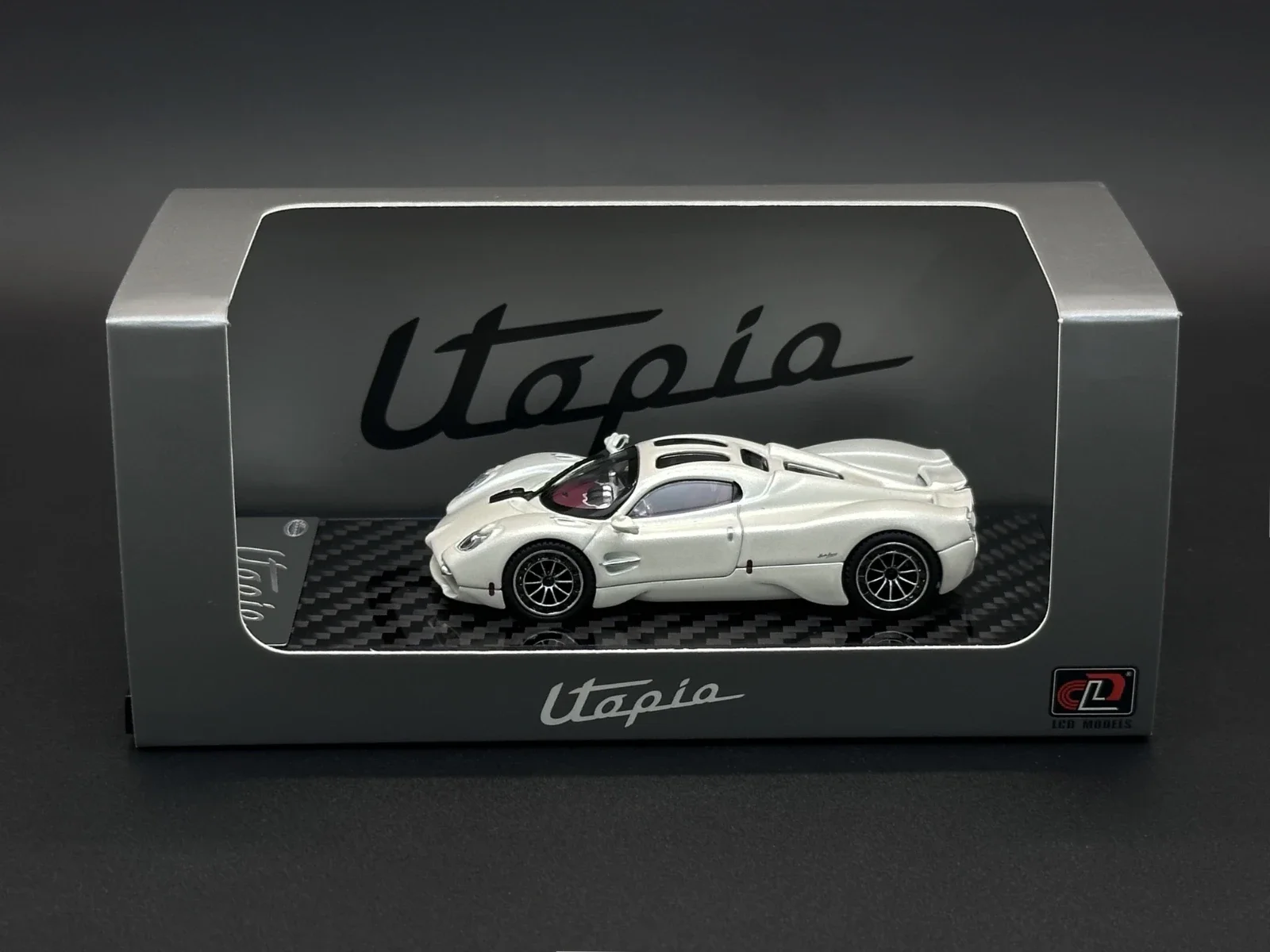 

LCD 1:64 Utopia Beige White Diecast Diorama Car Model Collection Toys