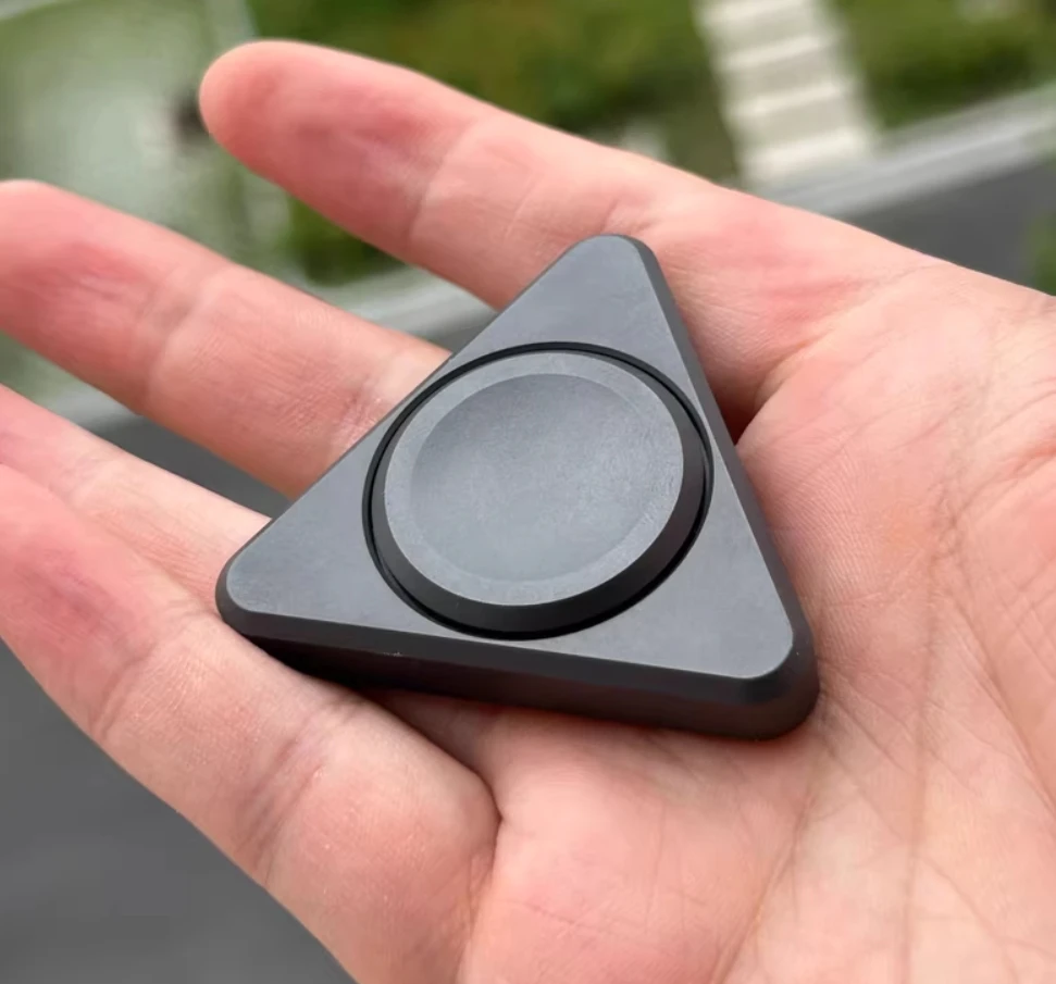 Used EDC Black Cat Triangle XL Zirconium Alloy spinner fidget decompression toy