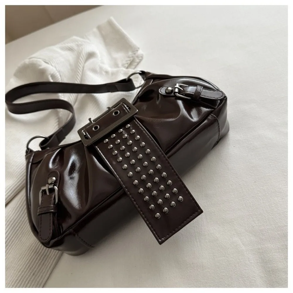Vintage Pleated Hobo Shoulder Bag PU Leather Large Capacity Underarm Purse Rivet Belt Buckle Motorcycle Shoulder Bag Women