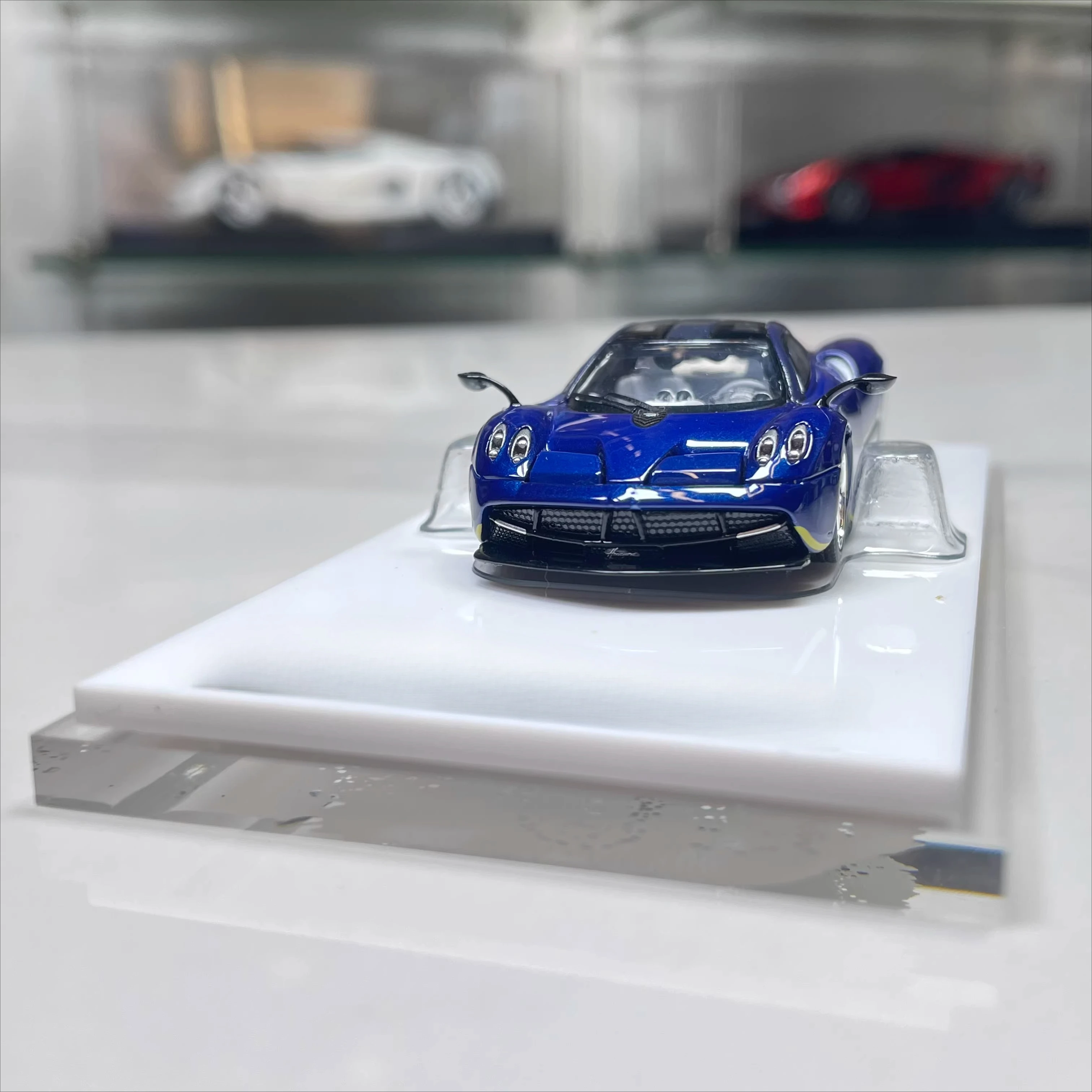 FOR Huayra Coupe 2014 car model 1:64 Alloy material ornaments，for festival gifts collection, display and appreciation