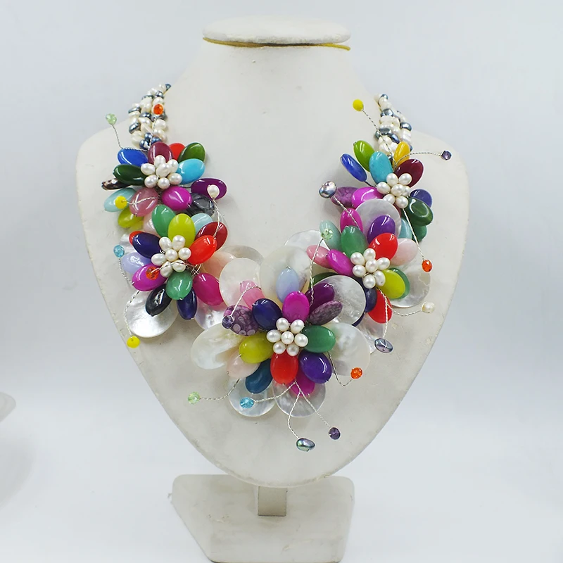 

Amazing/classic. Natural pearls/deep sea shells/semi-precious stones. Hand Woven Women Wedding Flower Necklace 20”