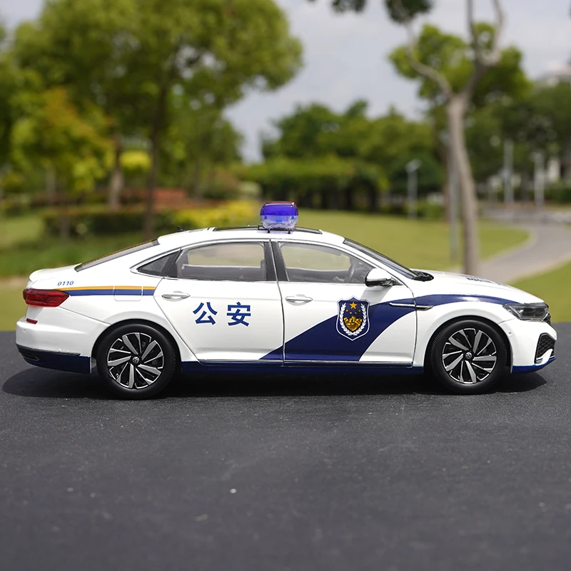 

Оригинальный 1:18 SAIC VW, НОВАЯ модель полицейского автомобиля PASSAT из сплава
