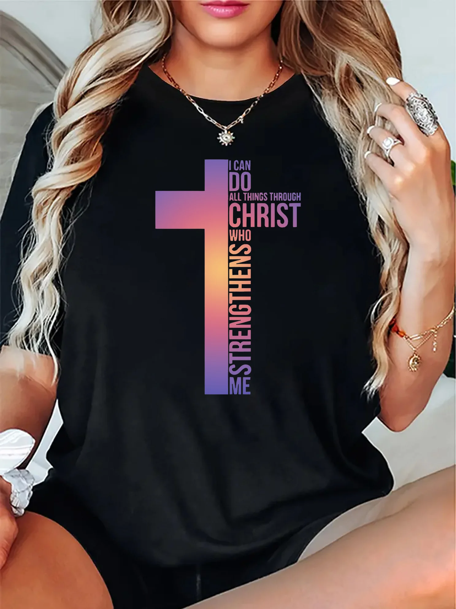 

Женская вдохновляющая футболка с христианским рисунком — принт «Я могу сделать все вещи через Христа», повседневная футболка с коротким рукавом и круглым вырезом