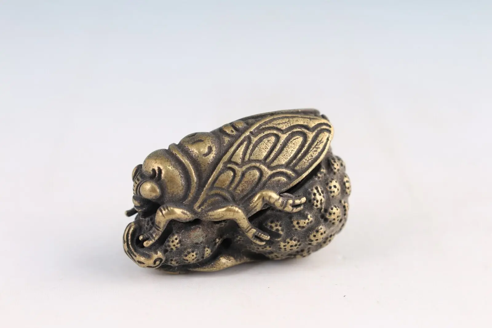 Japanese bronze hand carved cicada Figure statue netsuke collectable art