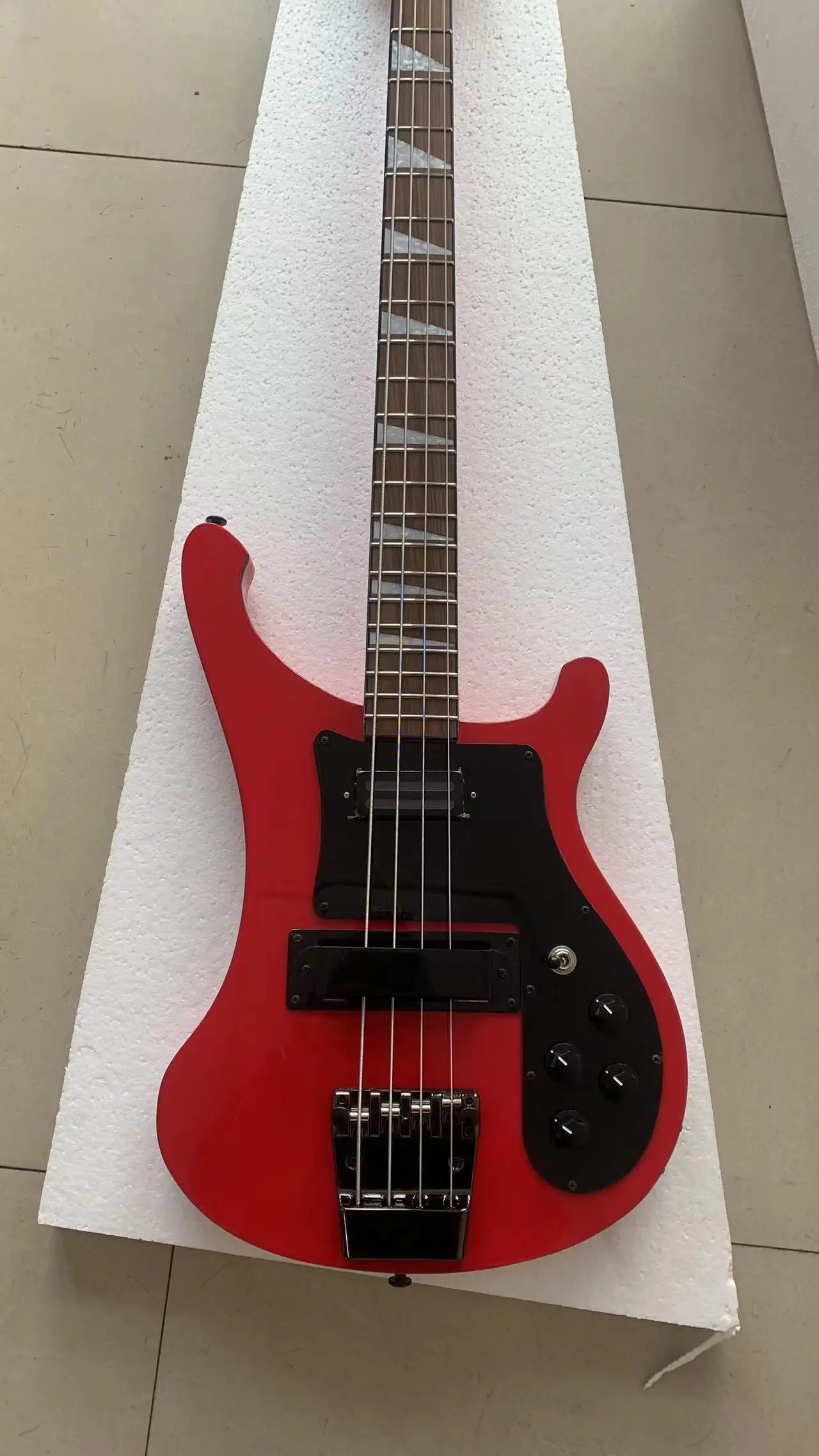 New 4-string bass guitar from Chinese factory, bright red body, black hardware accessories, support custom, free delivery