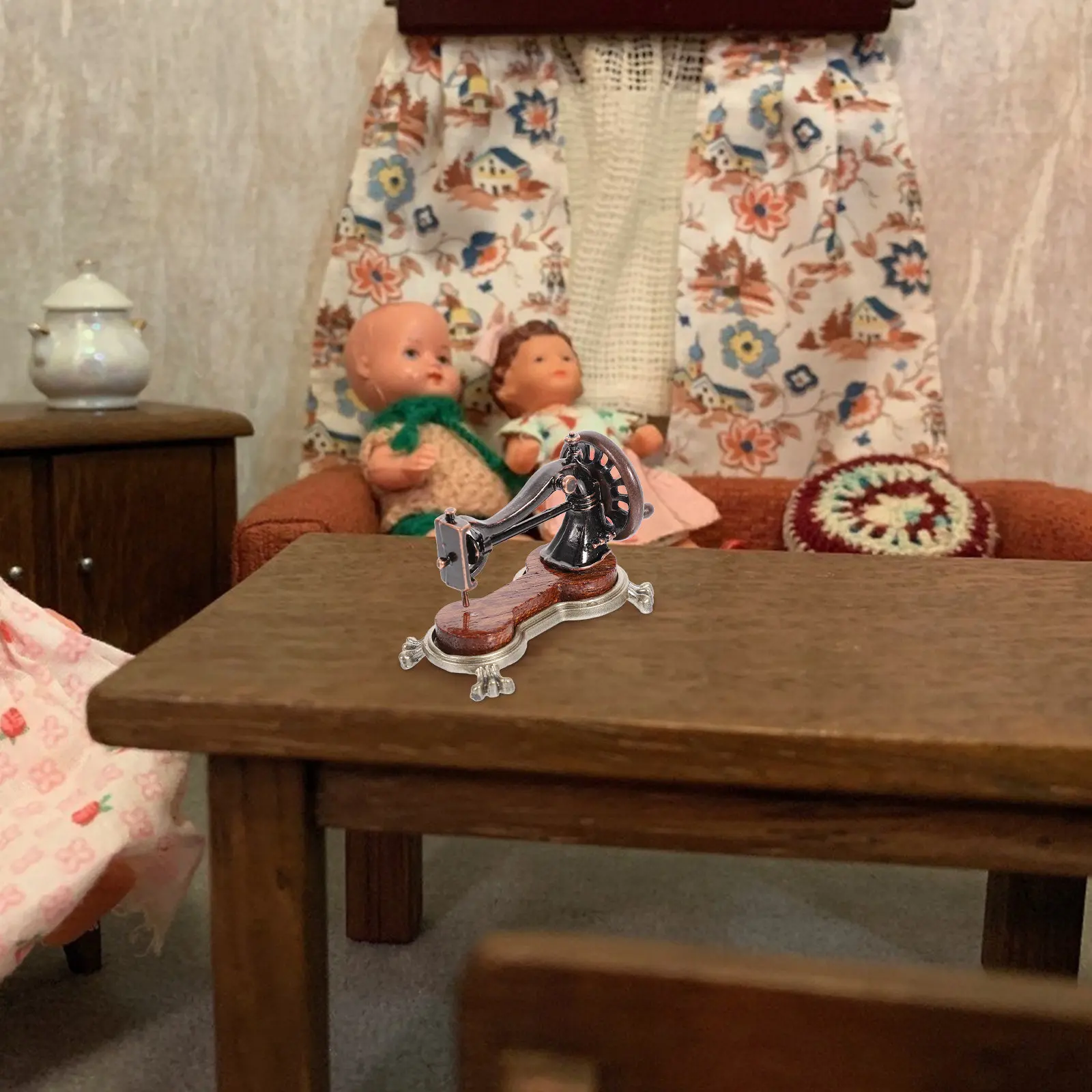 

Миниатюрная швейная машинка в ретро-стиле, компактный аксессуар для кукольного домика, украшение для микроландшафта, винтажная мебель для дома, декор для дома