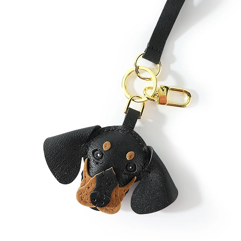 Handgefertigter Dackel-Taschenanhänger aus echtem Leder mit Geschenkbox – Detail 2