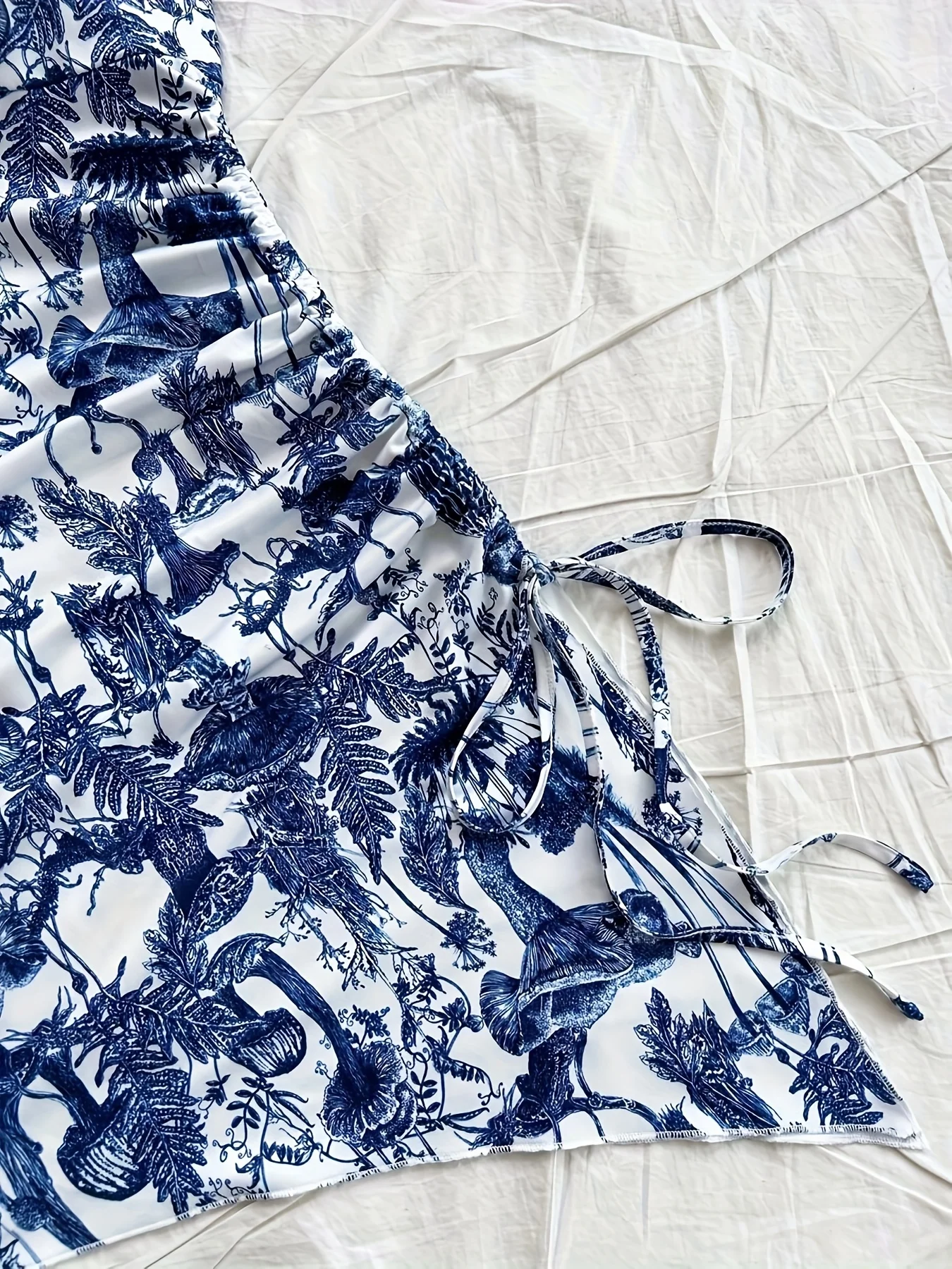 Minivestido de moda de otoño con correa envolvente en el pecho con abertura alta y estampado de setas y margaritas pequeñas bodycon para mujer de longitud corta