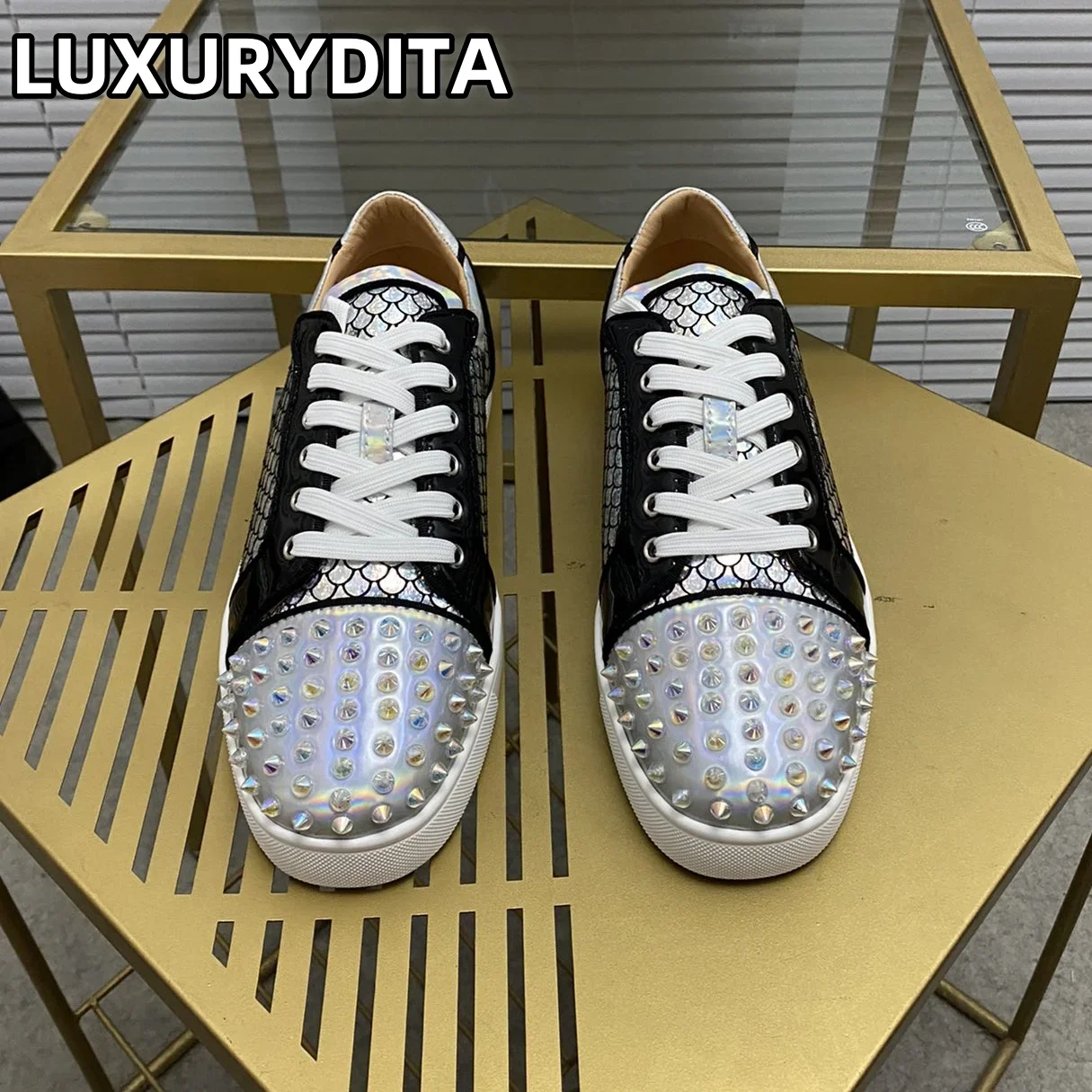 

Top Quality Womens Trendy Casual Tennis Shoes Luxury Mens Real Leather Sneakers 35-48 Designr Rivet Red Sole Lovers Shoes M0232