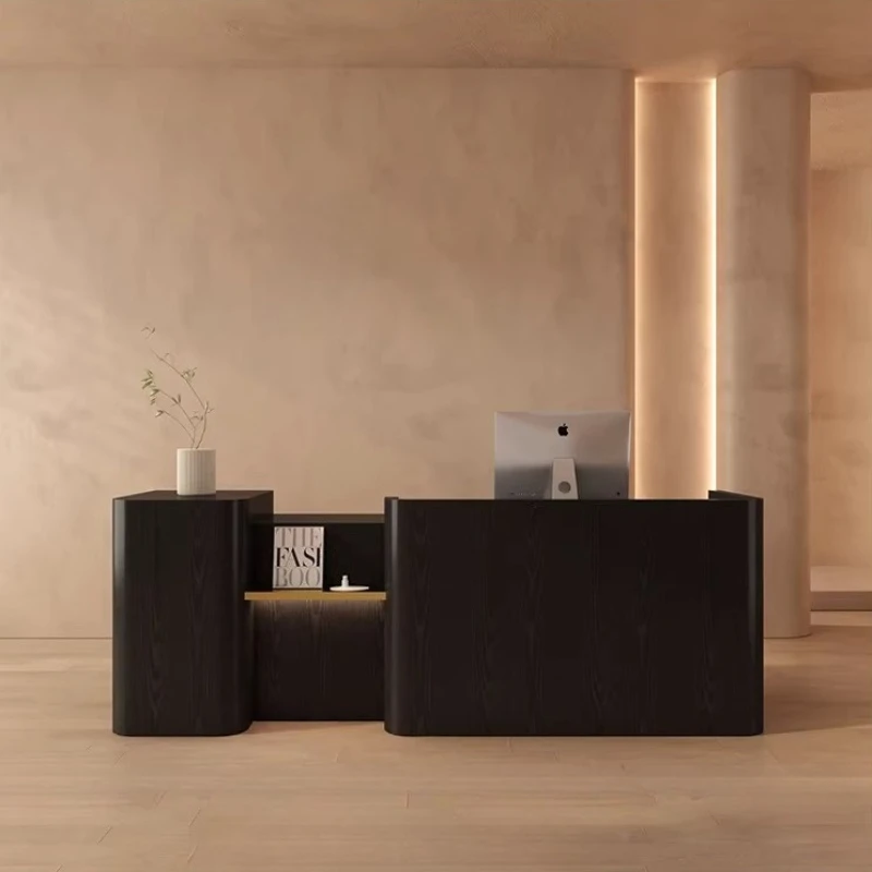 

Винтажная мебель для магазинов одежды: стойки для кассы, стойки ресепшн для салонов красоты, рабочие столы, письменные столы.