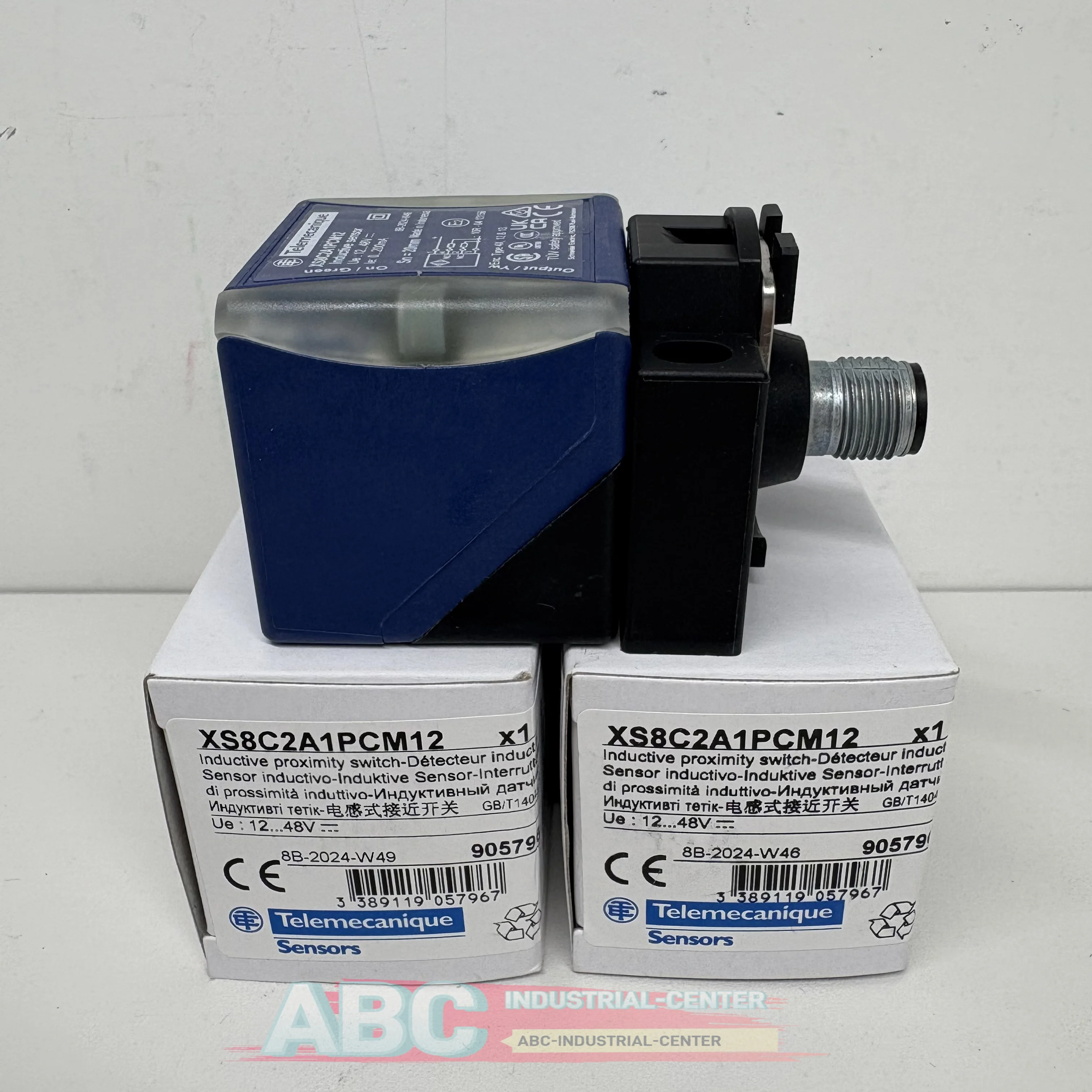 Inductive Proximity  new XS8C2A1PCM12 in box