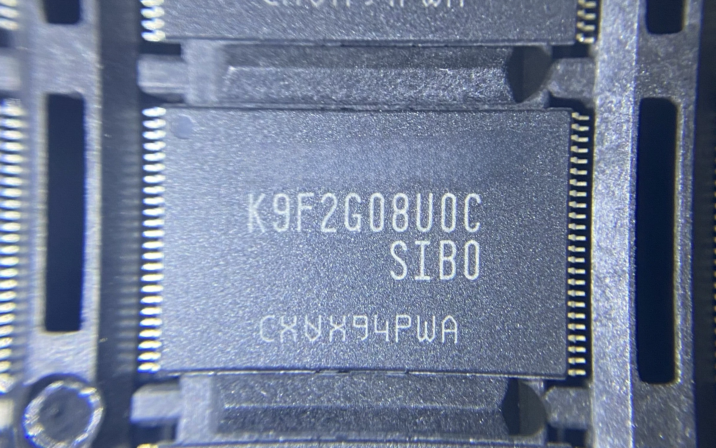 جديد الأصلي K9F2G08U0C K9F2G08UOC ، K9F2G08UOC-SIBO ، TSOP-48 ، في الأوراق المالية ، مجموعة 5 قطعة