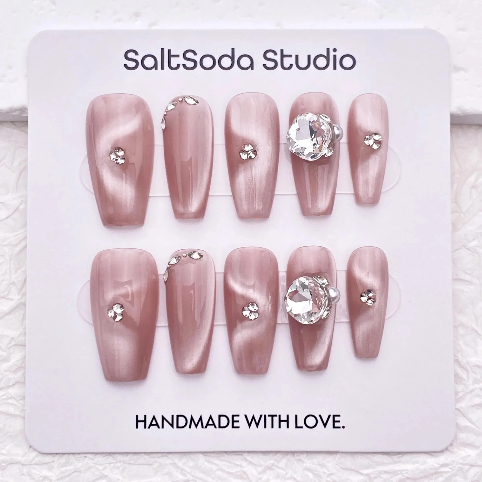 

Cute pink cat eye ribbon nails, sparkling crystal nail art, French simple temperament nail art, reusable high-quality nail art