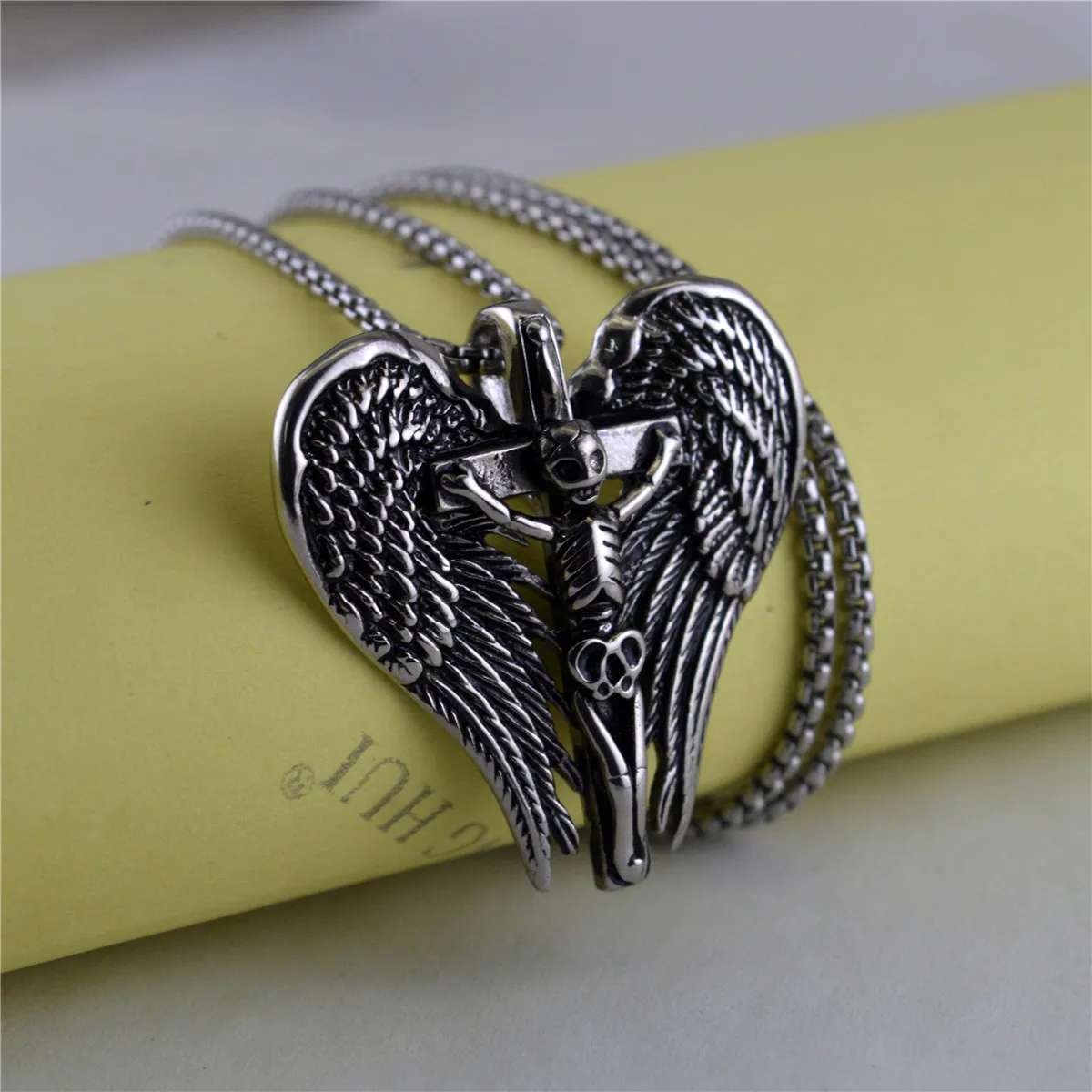 Retro Skull Demon Wings Cross Pendant Necklace Men's Fashion Punk Trend Exorcism Lucky Jewelry