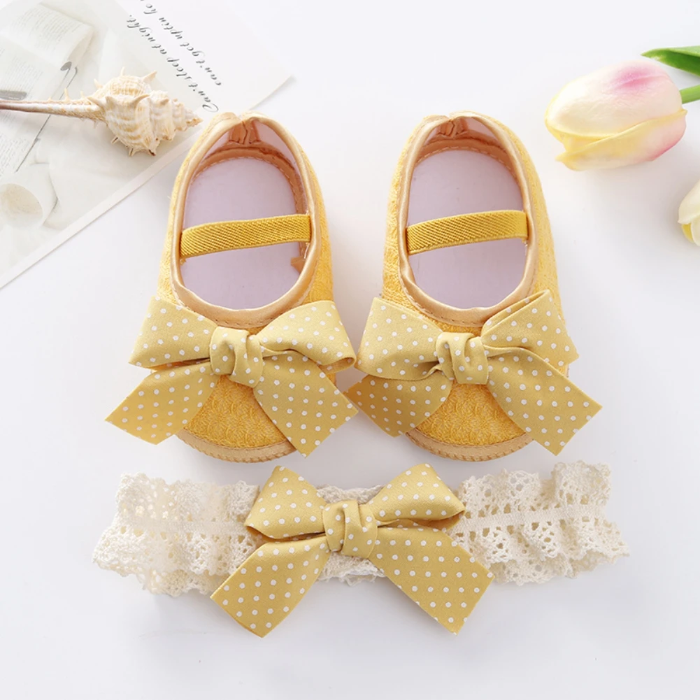 Zapatos antideslizantes de fondo suave para bebés, calzado Retro con flores y Diadema para niños pequeños de 0 a 18 meses, 2 unidades por Set