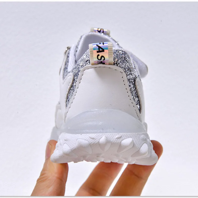 Baby Shoes2024 Spring Autumn New Boys and Girls Light Up Clunky Sneaker Small and Medium-sized Children\'s Soft Soled Baby Shoes