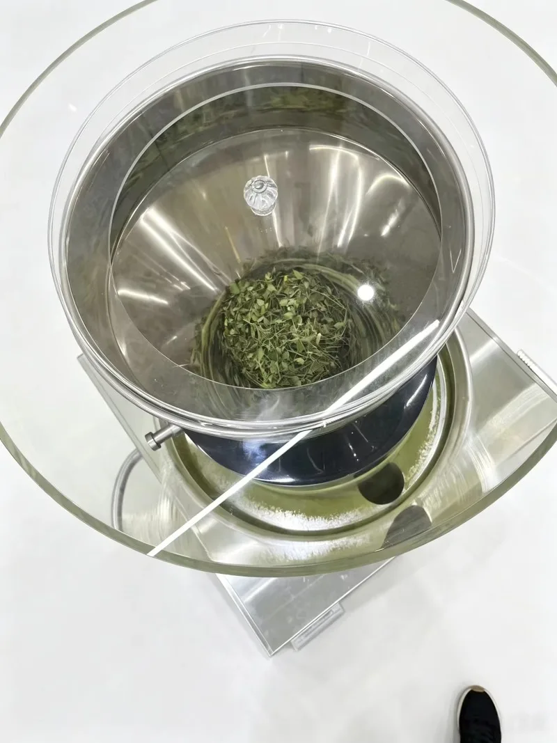 Automatic Green Tea Leaves Milling Machine Gearbox SUS304 Material 80g/h Output 220-480V Electric Grinder for Matcha Food