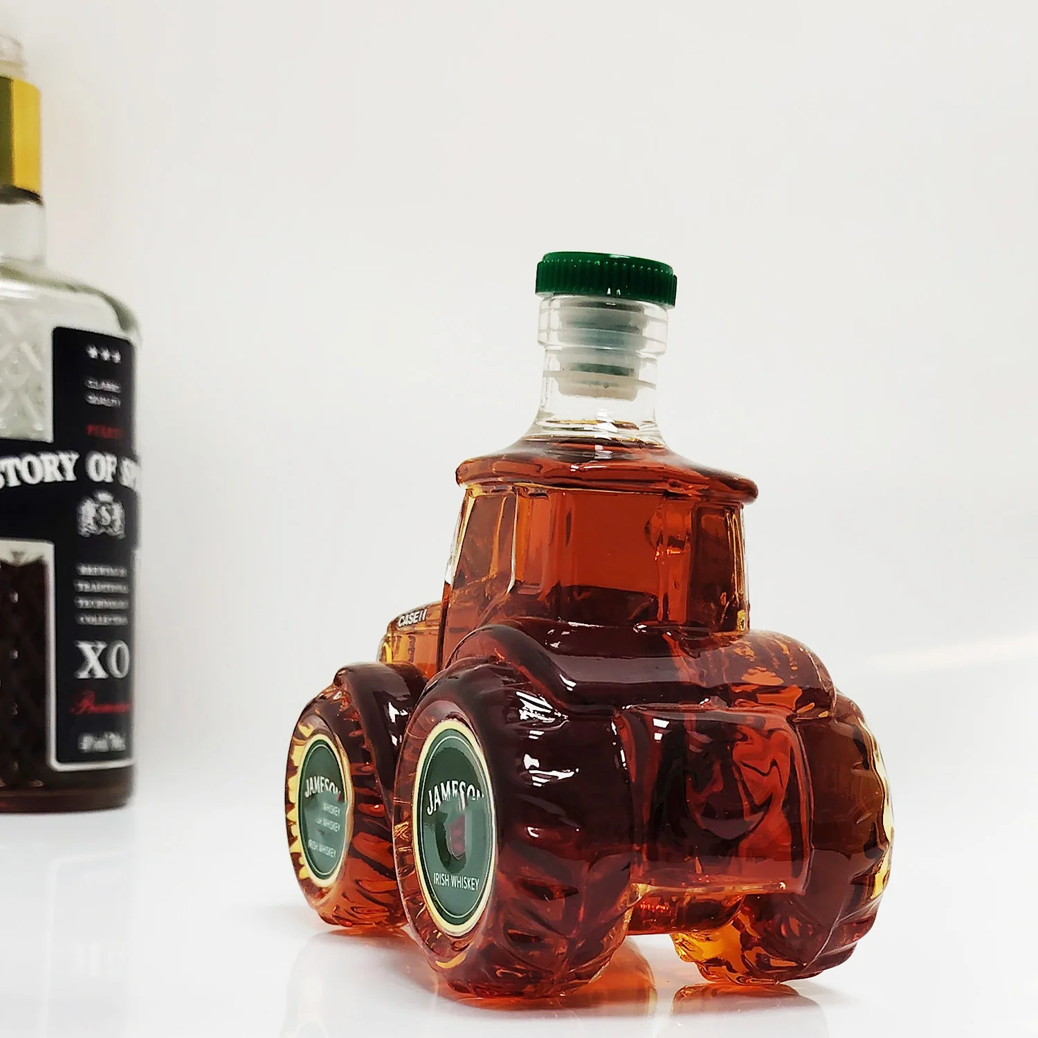 حافظة IH إصدار جامعي زجاجة ويسكي Farmall 100th الذكرى زجاجة ويسكي حافظة IH جامع طبعة ويسكي الدورق