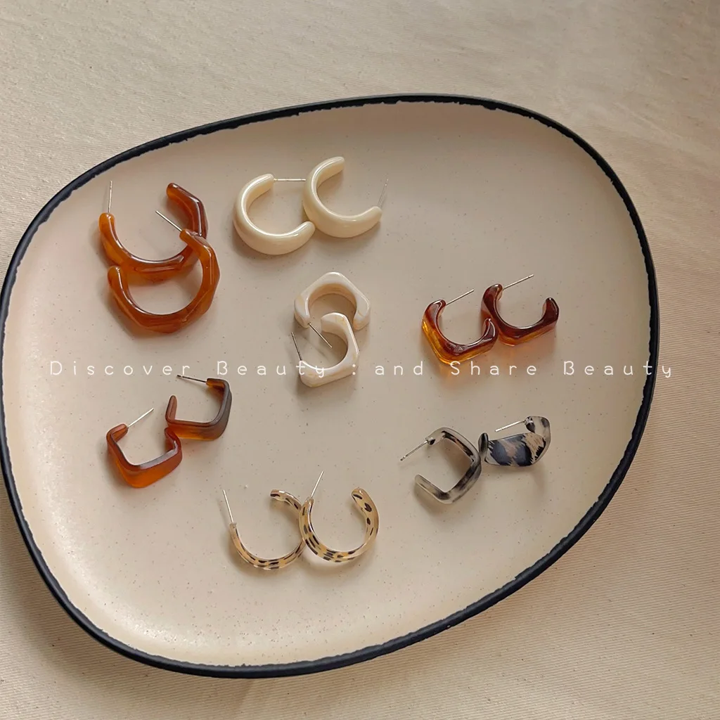 diy-accessories-retro-hong-kong-style-coffee-color-acrylic-resin-earrings-women's-niche-simple-temperament-earrings-high-end-aut