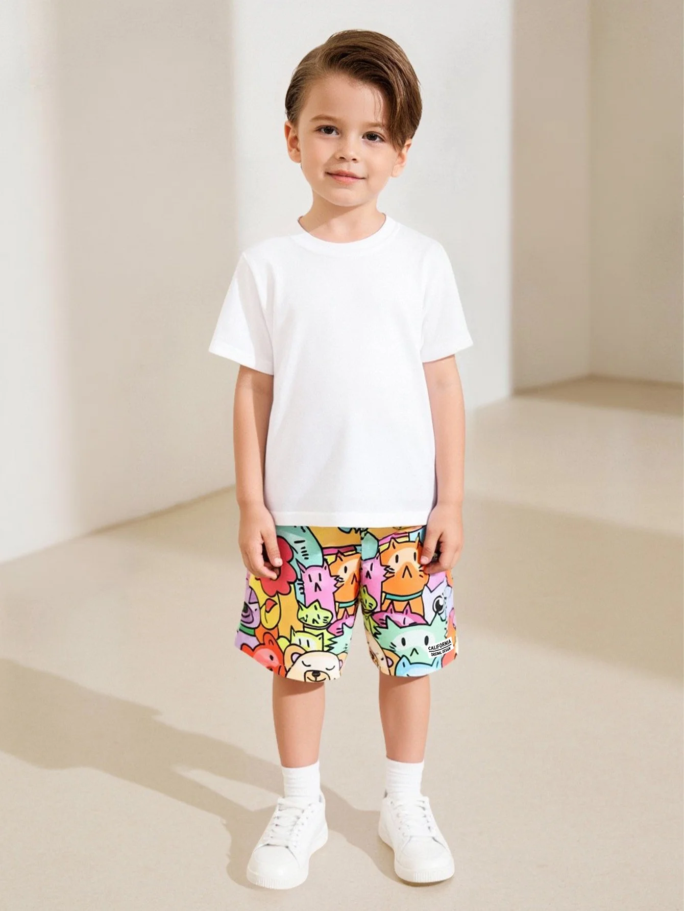 

Children's shorts with colorful cartoon animal prints and bow decorations, featuring lively and lovely design for comfortable da