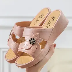 New Women's Summer One Word Hollow Wedges Slipper Thick Sole Non Slip Home Anti Odor Slipper Outdoor Mom's Slipper