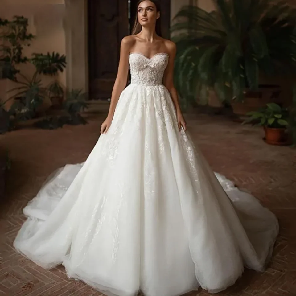 فساتين زفاف رائعة مزينة بالدانتيل على شكل قلب بدون حمالات على شكل حرف A 2025 بأربطة مع ذيل محكمة تول زي العرائس للنساء #2