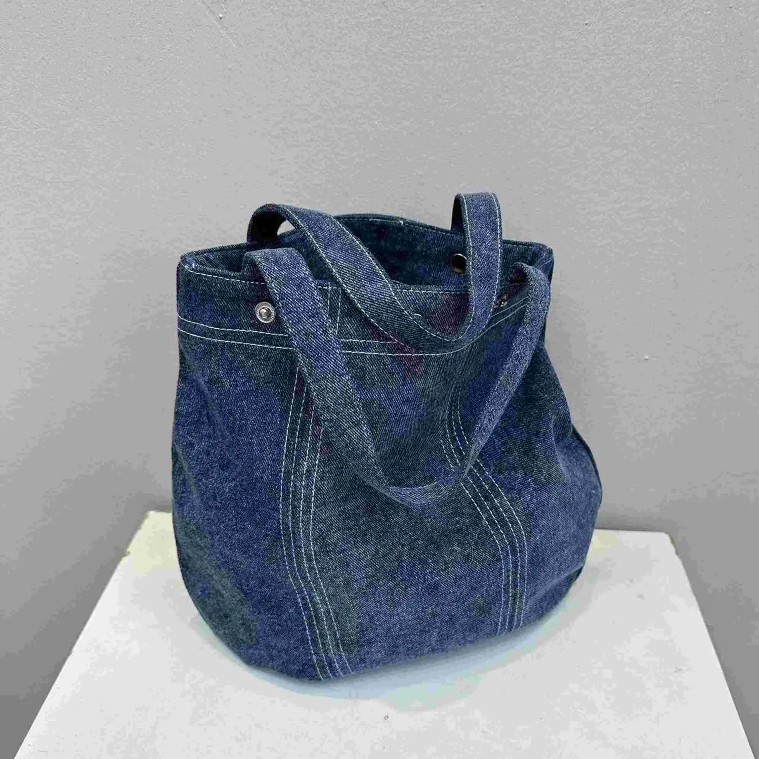 31*32cm Denim Bucket Shoulder Bags for Women Letter Handbag with Hasp Female Casual Shopping Purse Bags in Blue