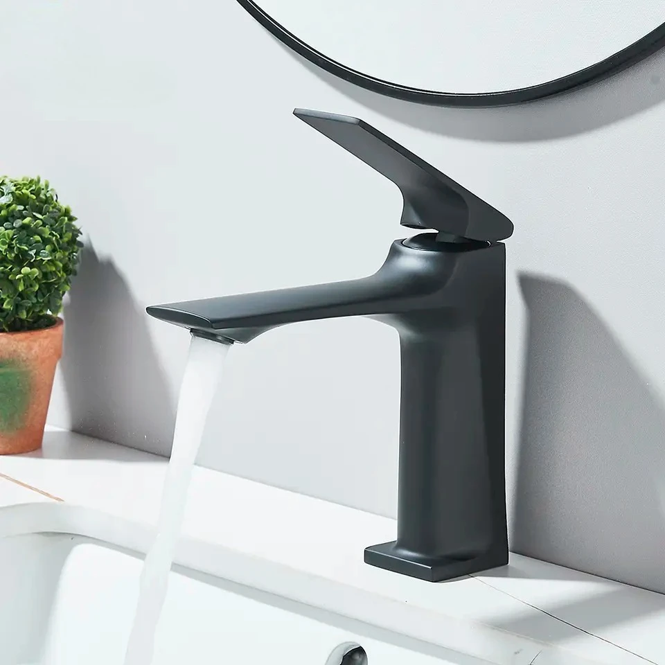 

Смесители для раковины с одним отверстием, бытовой кран для горячей и холодной воды, брызгозащищенный современный смеситель для ванной комнаты, монтируемый на палубе