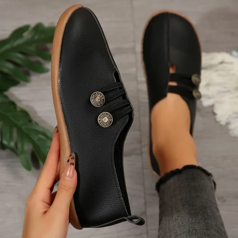 2024 Wysokiej jakości buty dla kobiet Plus Size Damskie buty na zewnątrz Casual Flats Women Buttons Round Toe Soft Bottom Ladies Shoes