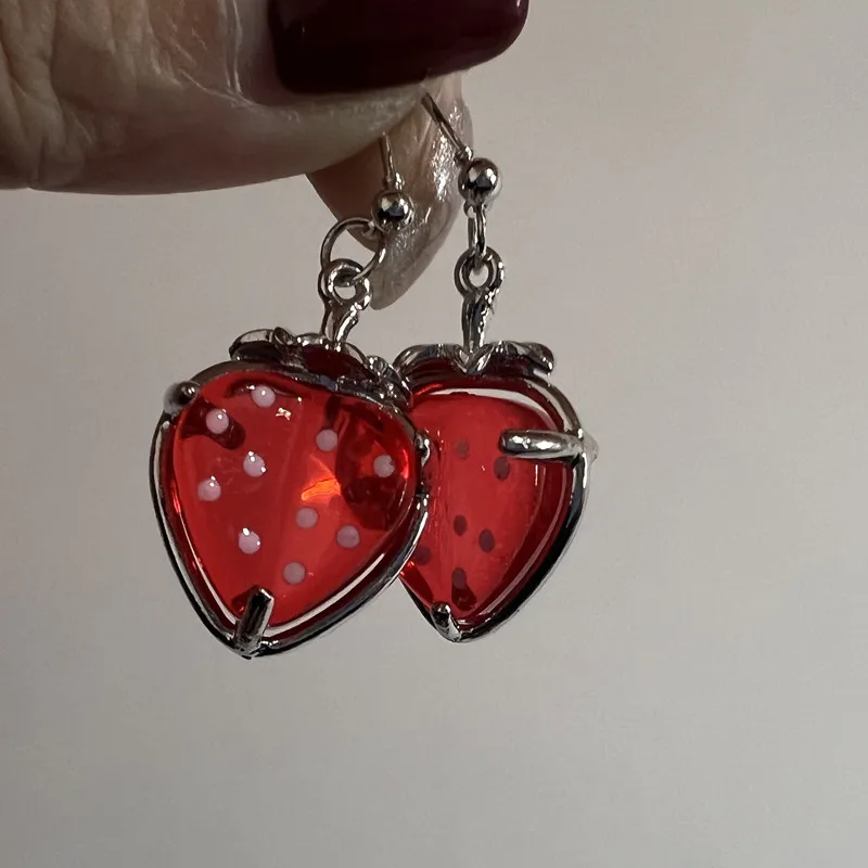 

Милые женские серьги в виде клубники с фруктами Романтичный подарок на день Святого Валентина