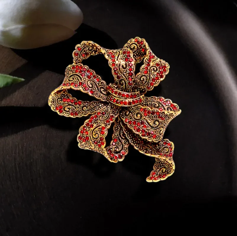 

Vintage Bow Brooch Lady Luxury Rhinestone Brooch Alloy Metal Clothing Pin Coat Buckle Lapel Pin