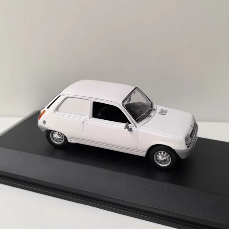 ODEON 1/43 Bilancia 5 SOCIET Lega di Simulazione Modello di Auto Collezione Statica Decorato Giocattoli di Vacanza Regalo di Souvenir